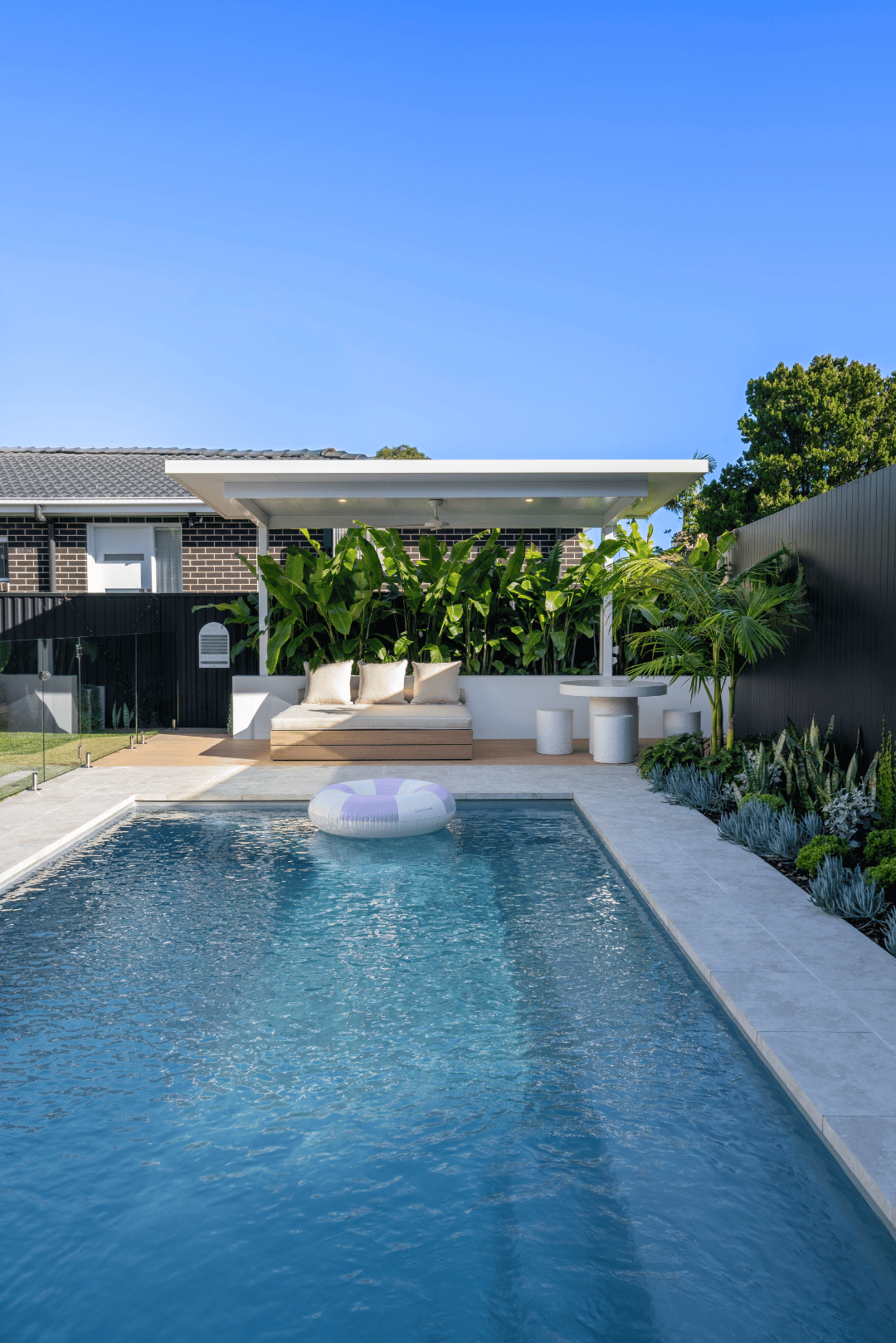 Luxe-Cantilever-SMD-01-Feature-1080x1620px